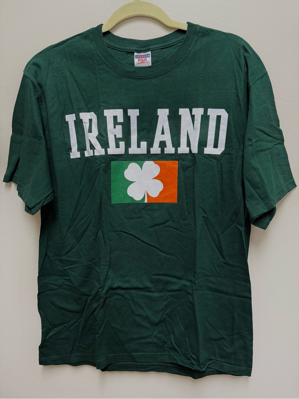 IRELAND Clover Dark Green Men’s Sz Lg T-Shirt Never Worn.